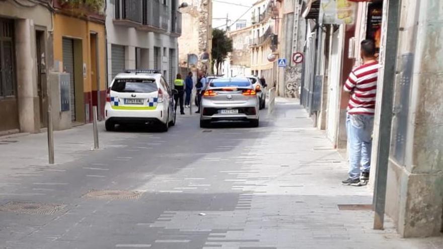 Mossos i Guàrdia Urbana davant de l&#039;escola Cor de Maria, aquest diluns a la tarda