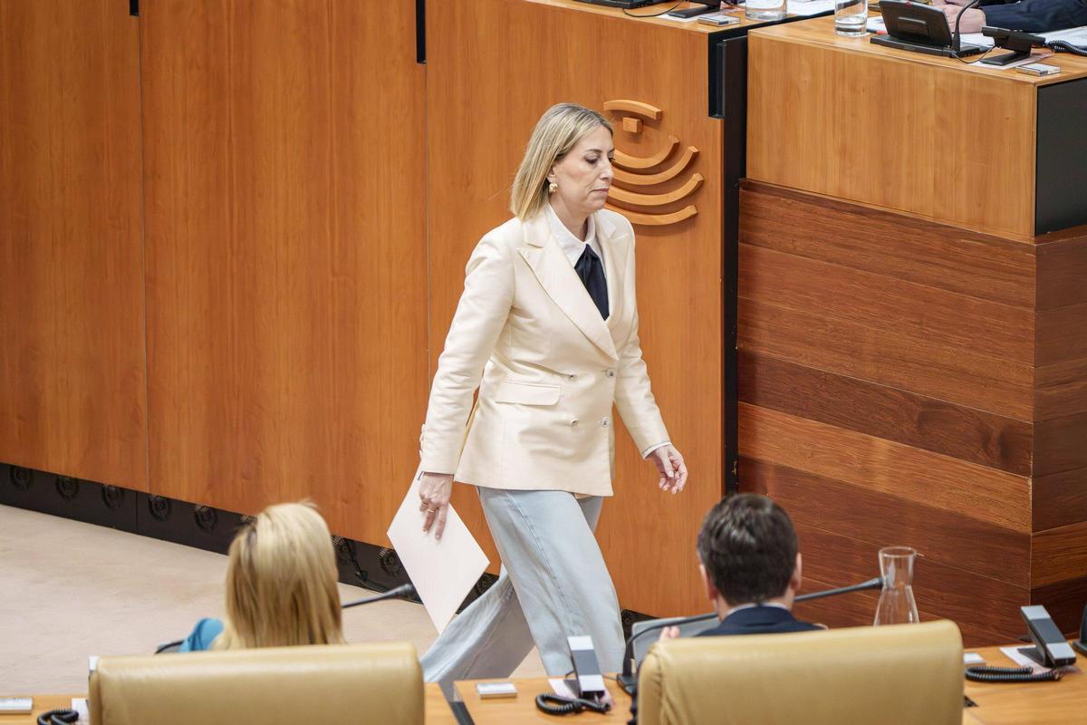 La investidura de María Guardiola podría retrasarse hasta mayo por el bloqueo de Vox