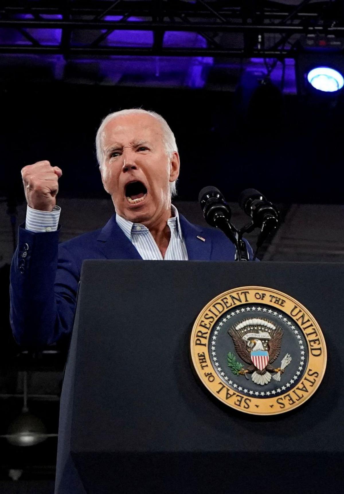 Biden intenta calmar el pànic demòcrata davant la debacle en el debat amb Trump