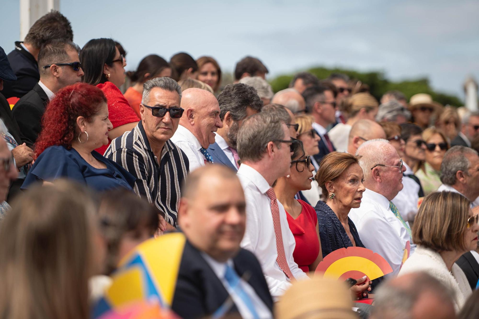 Las mejores imágenes del desfile militar de las Fuerzas Armadas en Tenerife con la presencia de Sus Majestades los Reyes