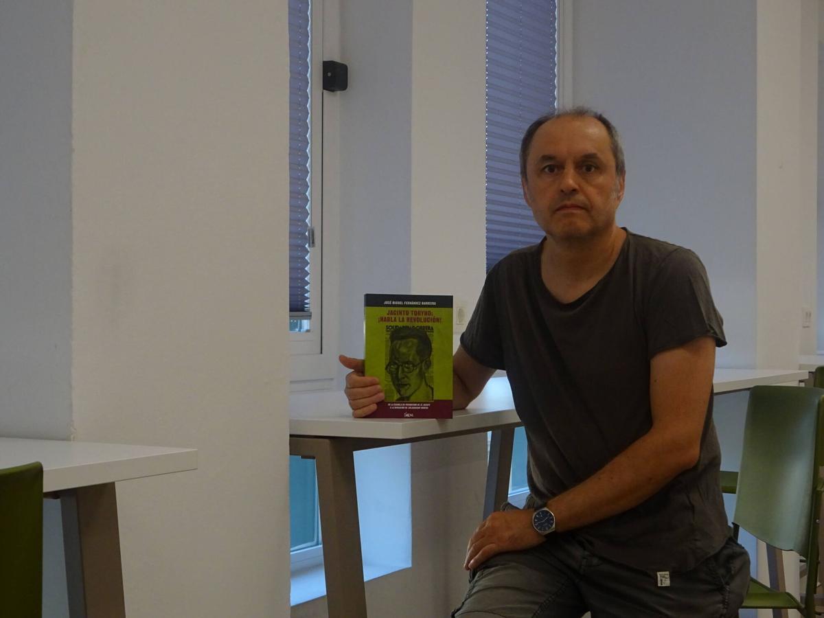 El investigador y periodista José Miguel Fernández, que ha publicado la primera biografía sobre Jacinto Toryho