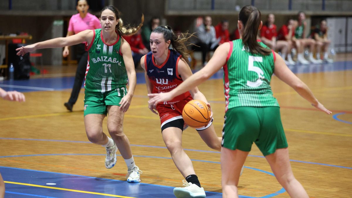 Andrea Pérez, de Maristas, en un duelo de Liga Femenina 2 contra Ibaizábal el pasado curso.