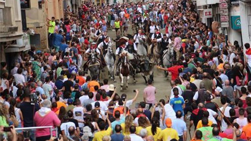 La vistosa herradura, la protagonista del segundo encierro de Toros y Caballos