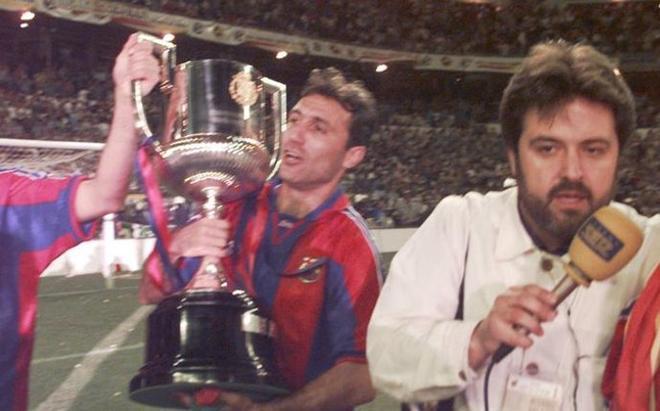 Stoichov celebra el título junto a José Manuel Lázaro, entonces de la SER y ahora en el Barça