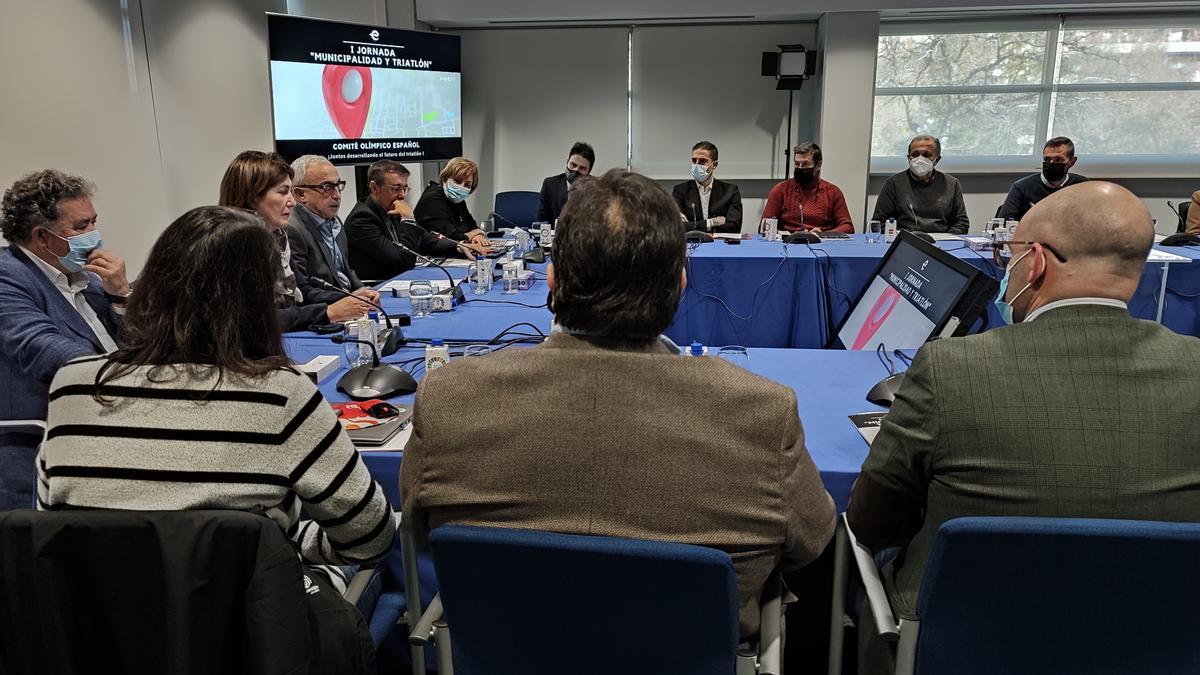 Un momento de la jornada en la que participó la regidora avilesina en la sede del COE