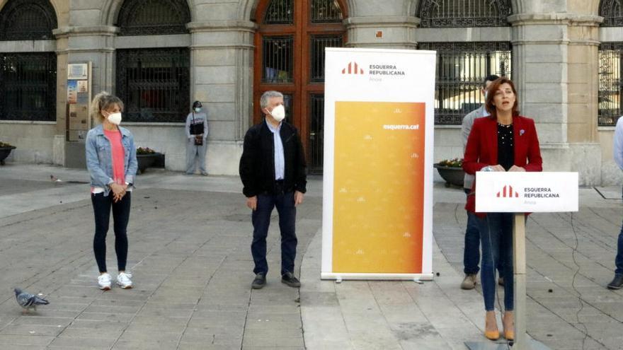 Telechea i els representants d&#039;ERC a l&#039;Anoia durant la compareixença |