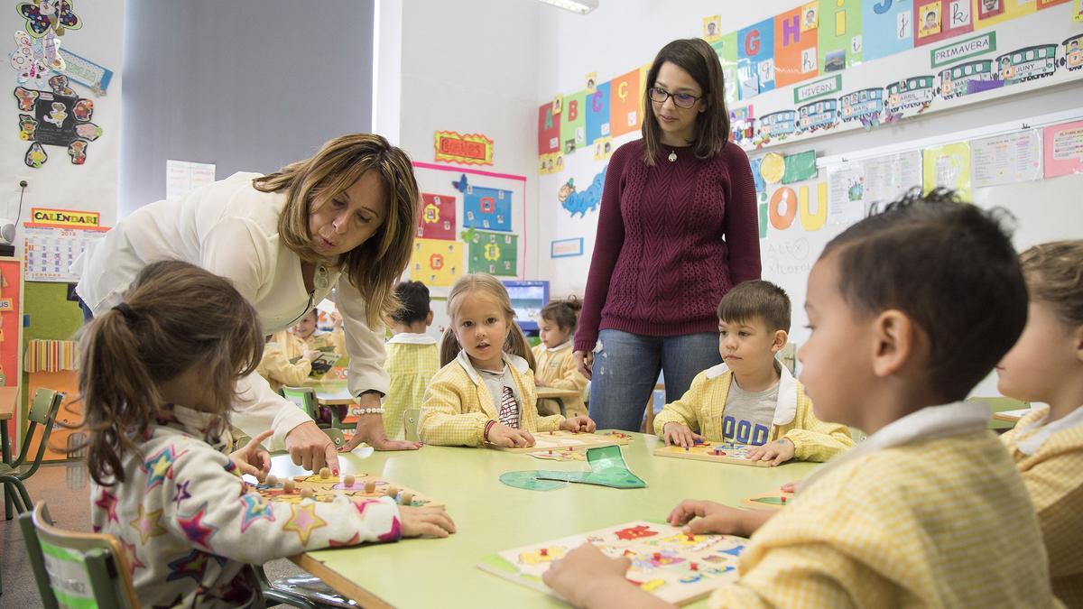 Los estudiantes de Magisterio realizan prácticas en centros escolares desde el primer curso.