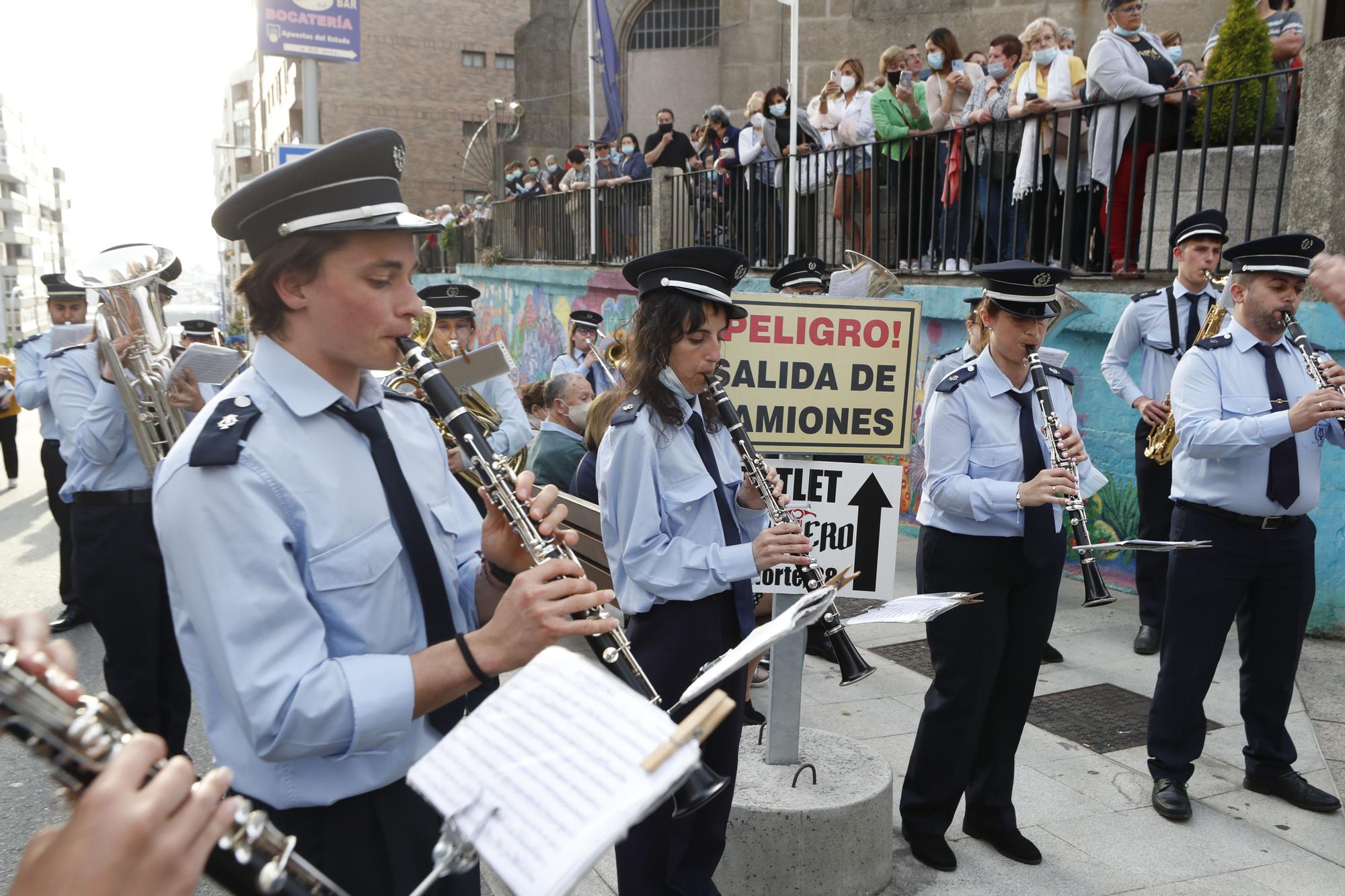 Los fieles vuelven a arropar a la Virgen de Fátima