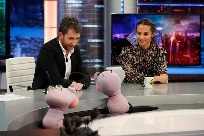 Alicia Vikander durante la entrevista en 'El Hormiguero'