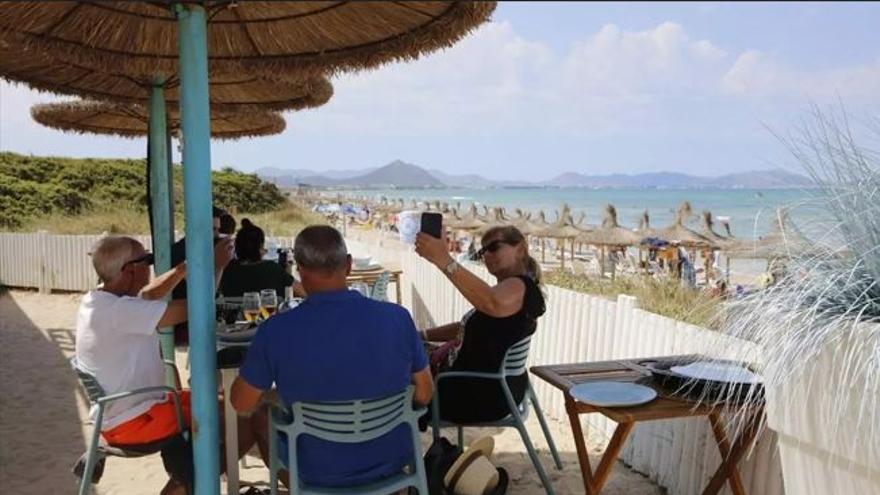 Mit den Füßen im Sand und Meerblick: Diese Strandbars auf Mallorca eröffnen vor Ostern