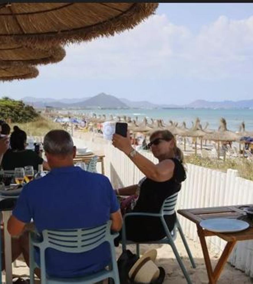 Mit den Füßen im Sand und Meerblick: Diese Strandbars auf Mallorca eröffnen vor Ostern