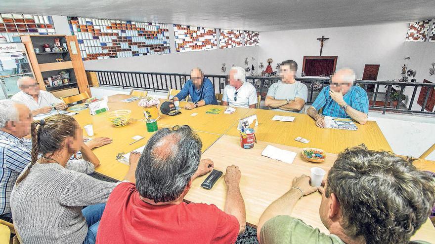 Una imagen de la reunión del grupo de Alcohólicos Anónimos celebrada el pasado viernes en Torrevieja.