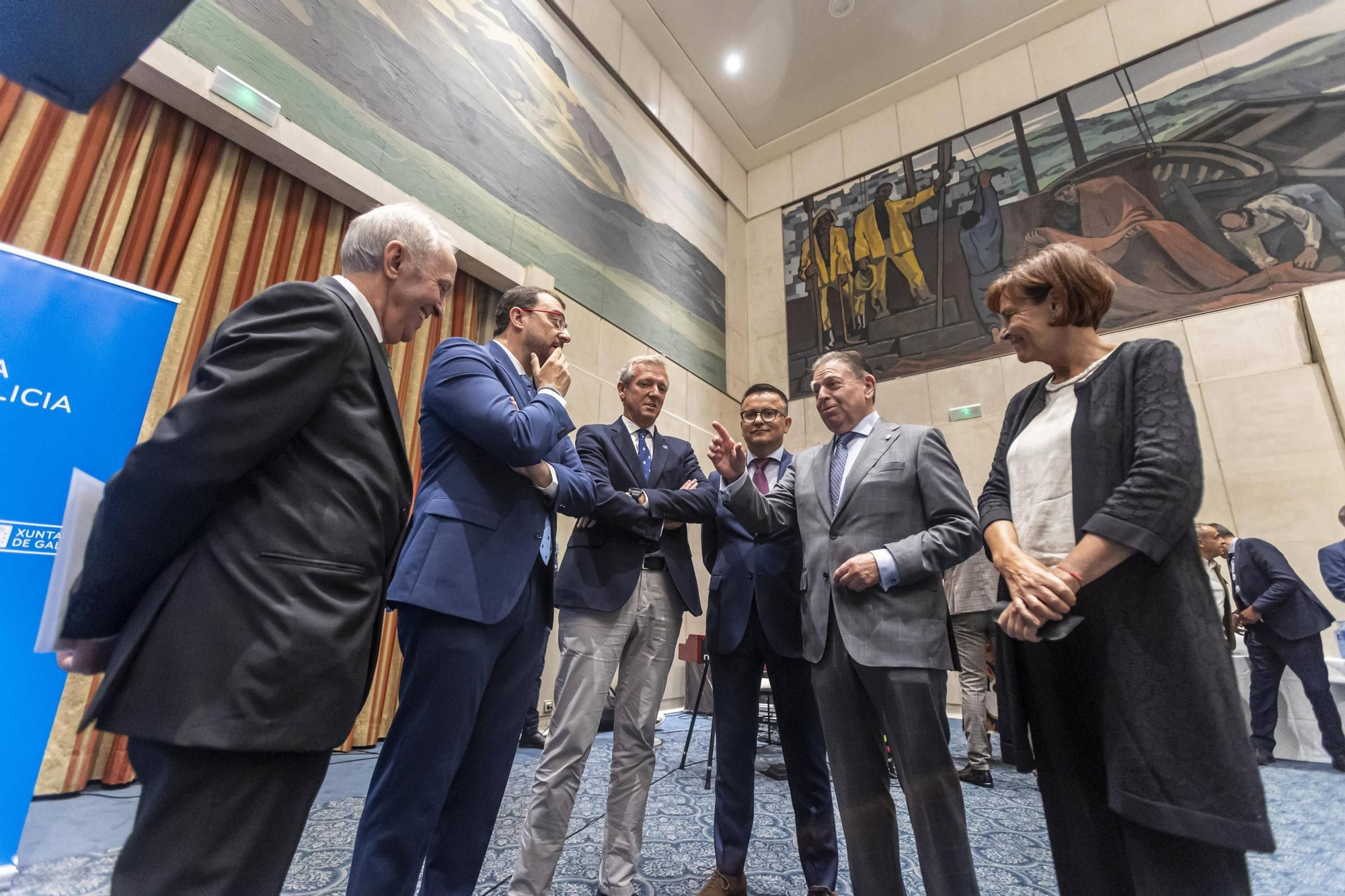 La Asociación Día de Galicia en Asturias entrega su medalla de oro a Adrián Barbón y Carmen Moriyón