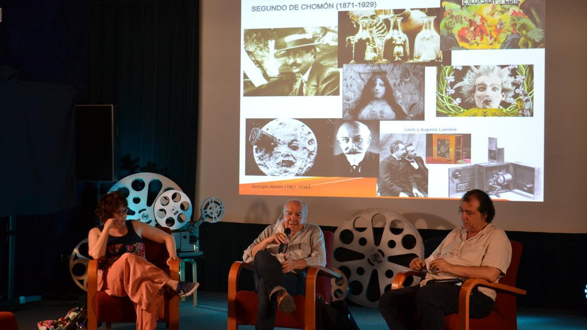 Mercedes Gaspar, Emilio Casanova y Roberto Sánchez han impartido este domingo en la filmoteca la mesa redonda ‘Segundo de Chomón: el gran innovador’.