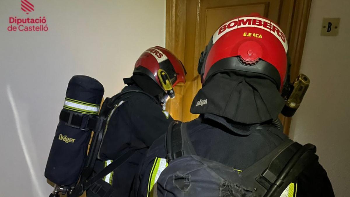 Los bomberos actuaron en el incendio de la vivienda en Vila-real