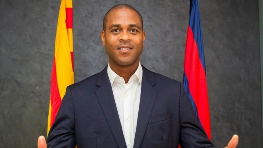 Kluivert, director del fútbol formativo del Barcelona.