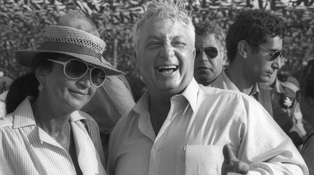 Ariel Sharon junto a su mujer, Lily durante un festival aereo en julio del 1982