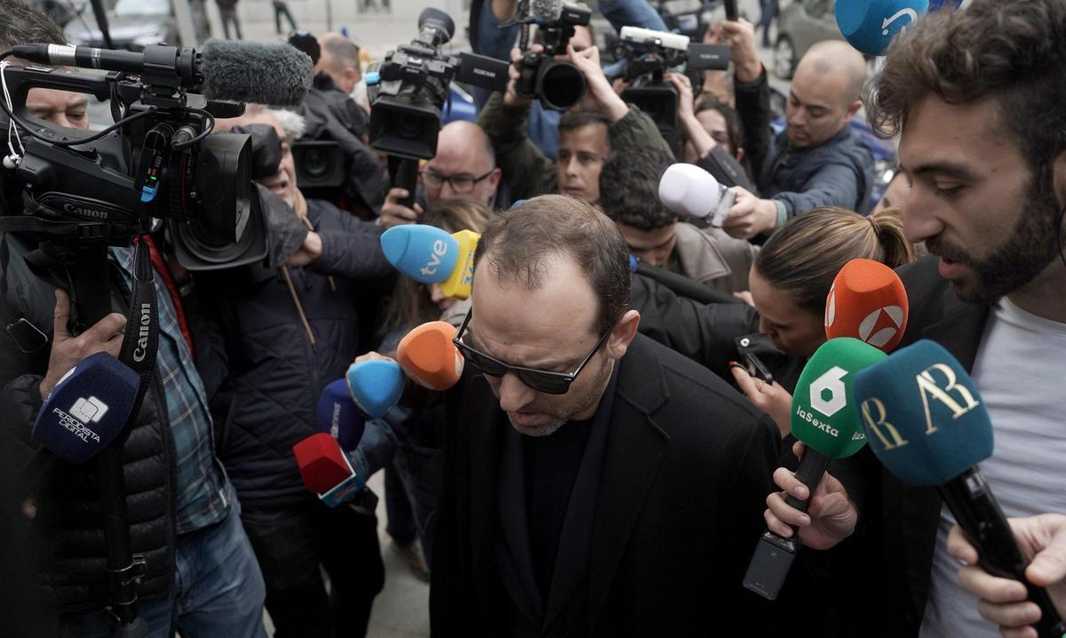 Víctor Ábalos, a la salida del Supremo. Juicio a José Luis Ábalos y Koldo García en el Supremo