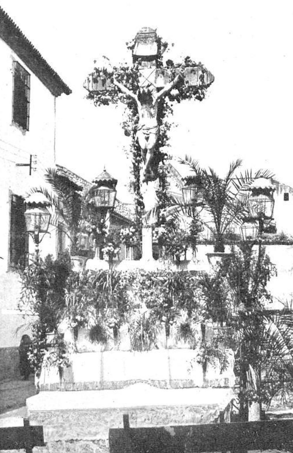 1925El Cristo de los Faroles decorado con motivo de la fiesta de la Cruces.jpg