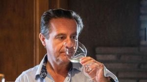 Imagen de archivo de Josep Maria Ferrer durante la cata de un vino.