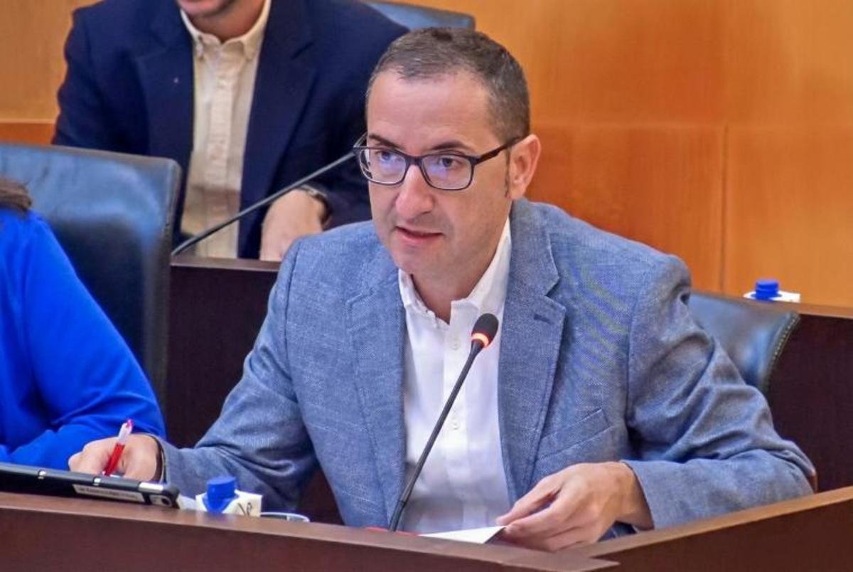 El socialista Sergi Castillo propone ampliar el certamen a los centros educativos.