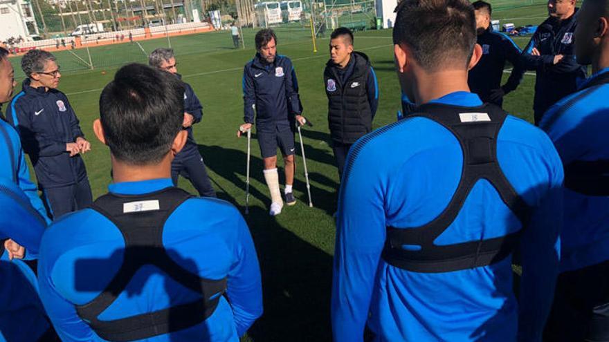 Quique Sánchez Flores, en la Costa del Sol, con su nuevo equipo, el Shanghái Shenhua.