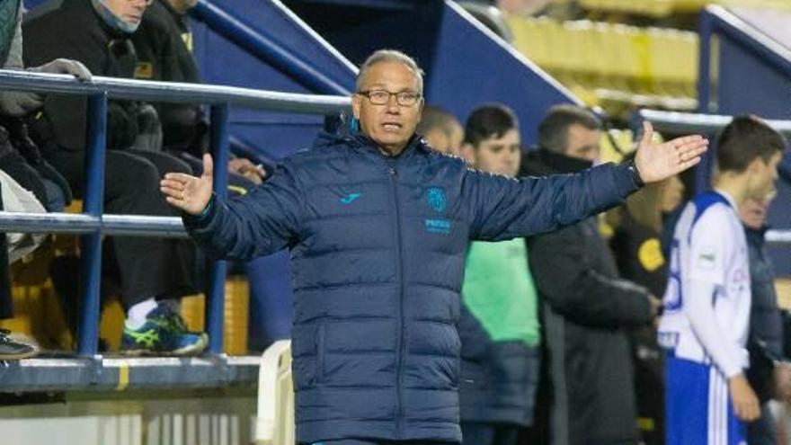 El técnico Miguel Álvarez en un partido del filial.