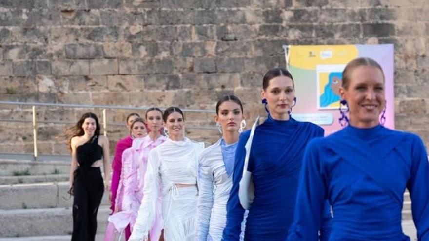 Lis Domínguez gana el Art Jove de diseño de moda con su colección &#039;Affair&#039;