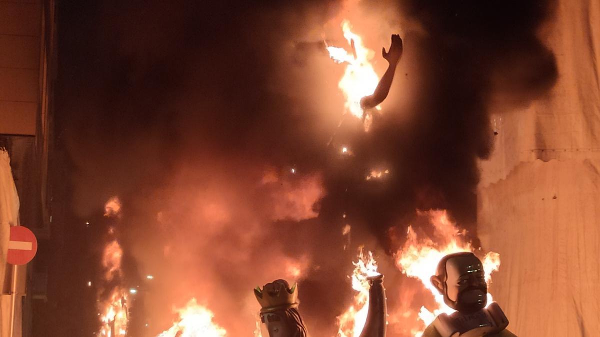 Cremà de la Falla Sant Josep 'Raval' de Gandia.