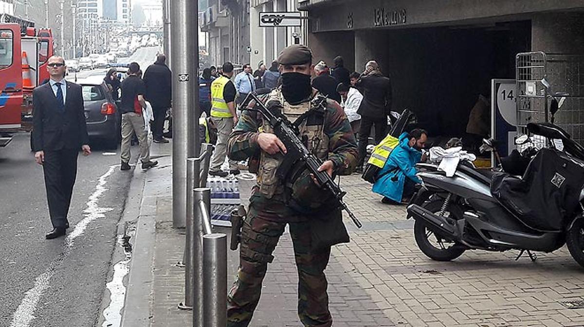 Pugen a 20 els morts en l’atemptat al metro de Brussel·les.