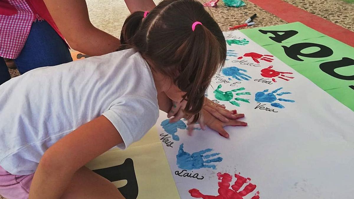 Mirades còmplices, somriures baix de les mascaretes
i besos donats amb paraules a l’Alborxí d’Alzira