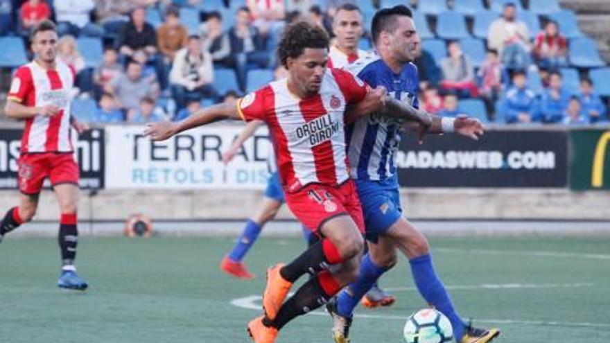 Douglas Luiz, en un amistós al camp del Figueres.