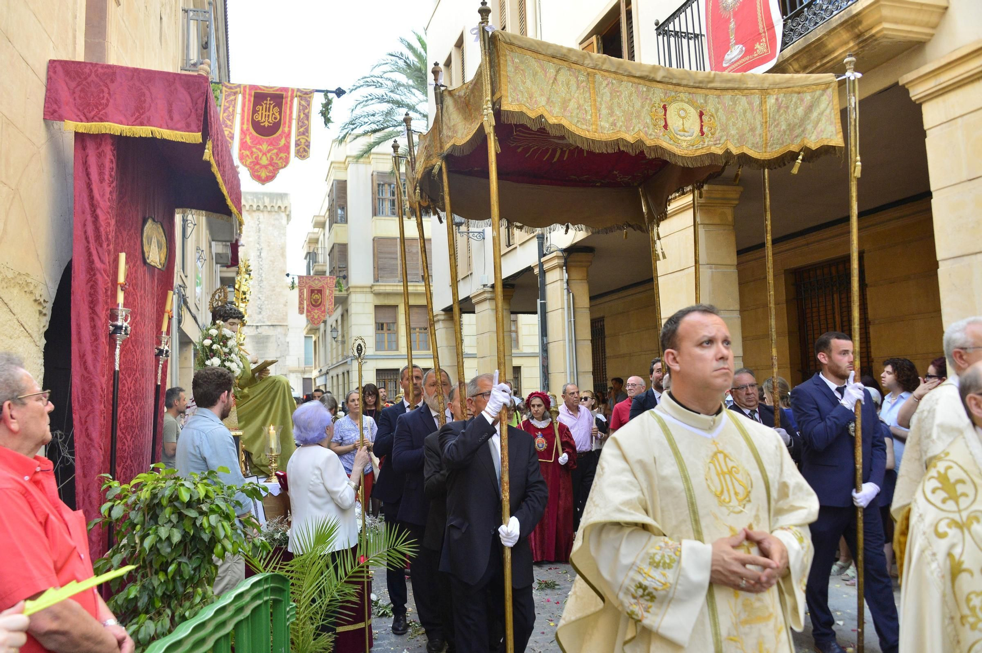 Procesion del Corpus Christi y Altares en Elche