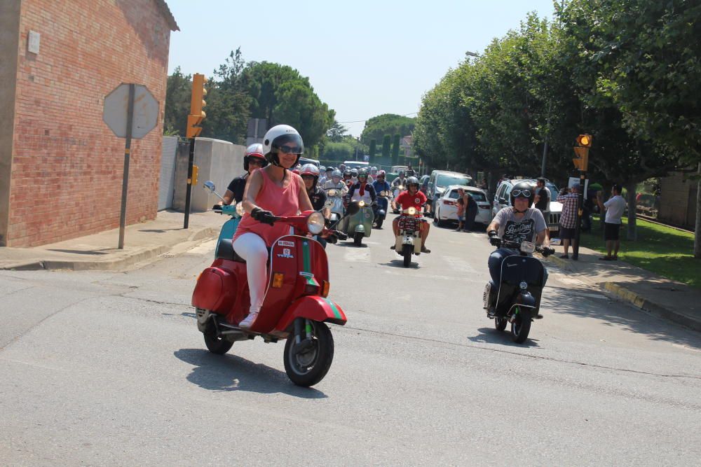 Fortià acull la 15a Trobada de Vespa i clàssiques