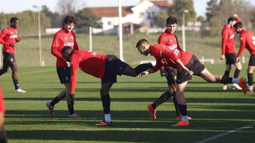 Otero y Dubasin, en primer término, ante Gelabert y Nacho Martín. | ÁNGEL GONZÁLEZ