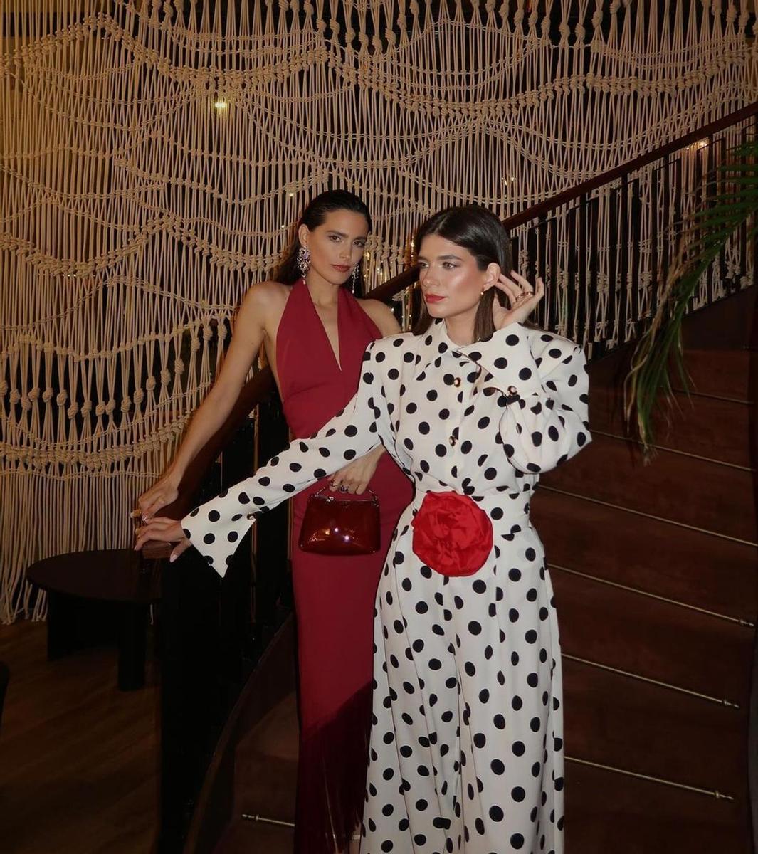 Raquel Martínez (alias Bonbonreich), con vestido de Loreto Martínez Studio, y Sara Giménez, de Lady Pipa