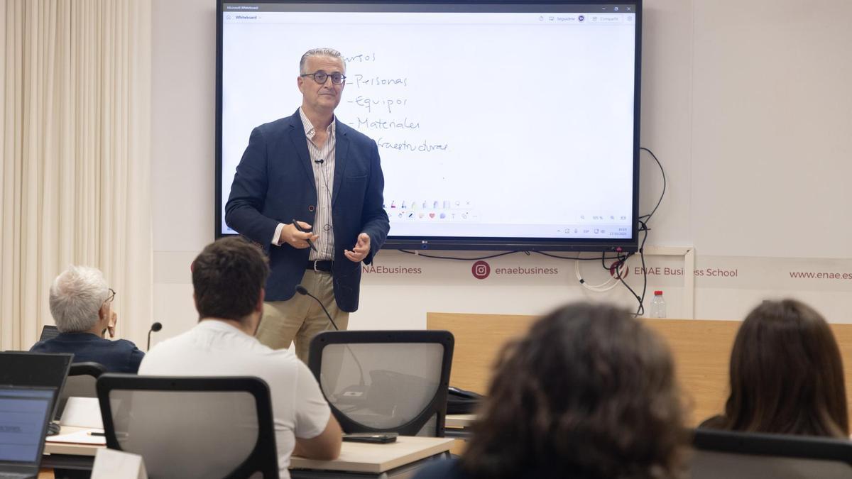 La relación con profesionales en activo reduce la distancia entre formación y empresa.