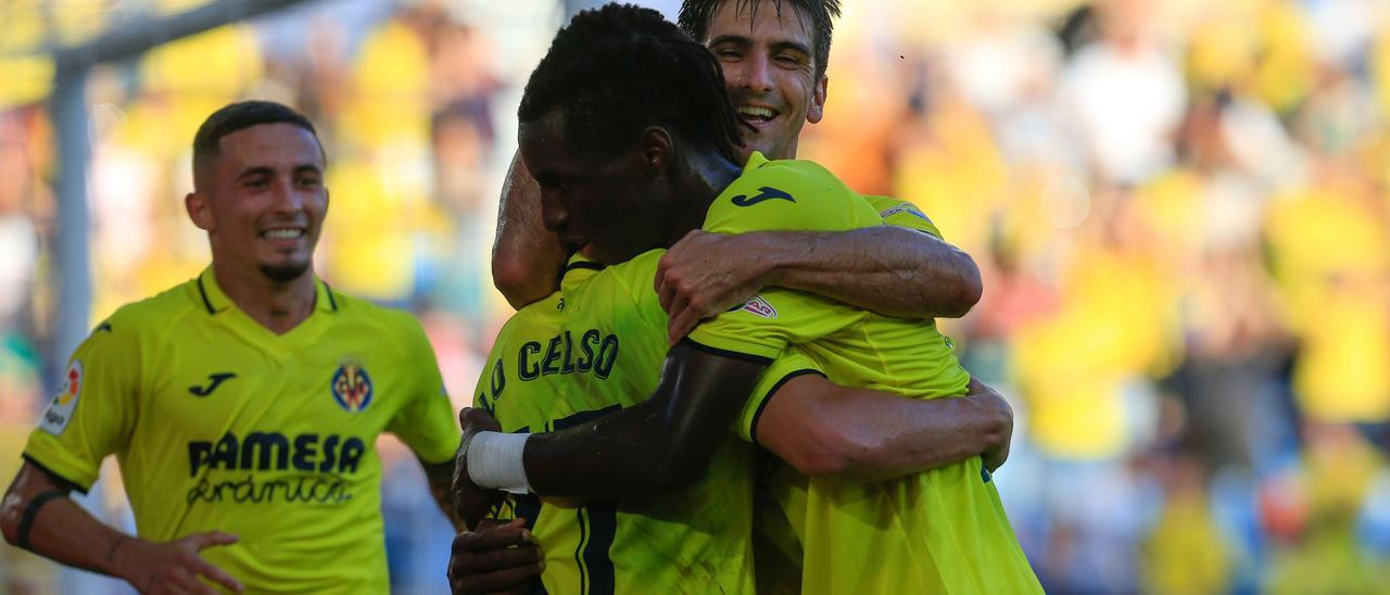 Gerard Moreno, Nicolas Jackson y Lo Celso celebran uno de los goles ante el Elche.