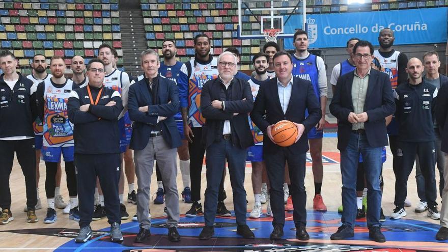 Presentación del acuerdo entre el Básquet Coruña y la Diputación en el Coliseum.