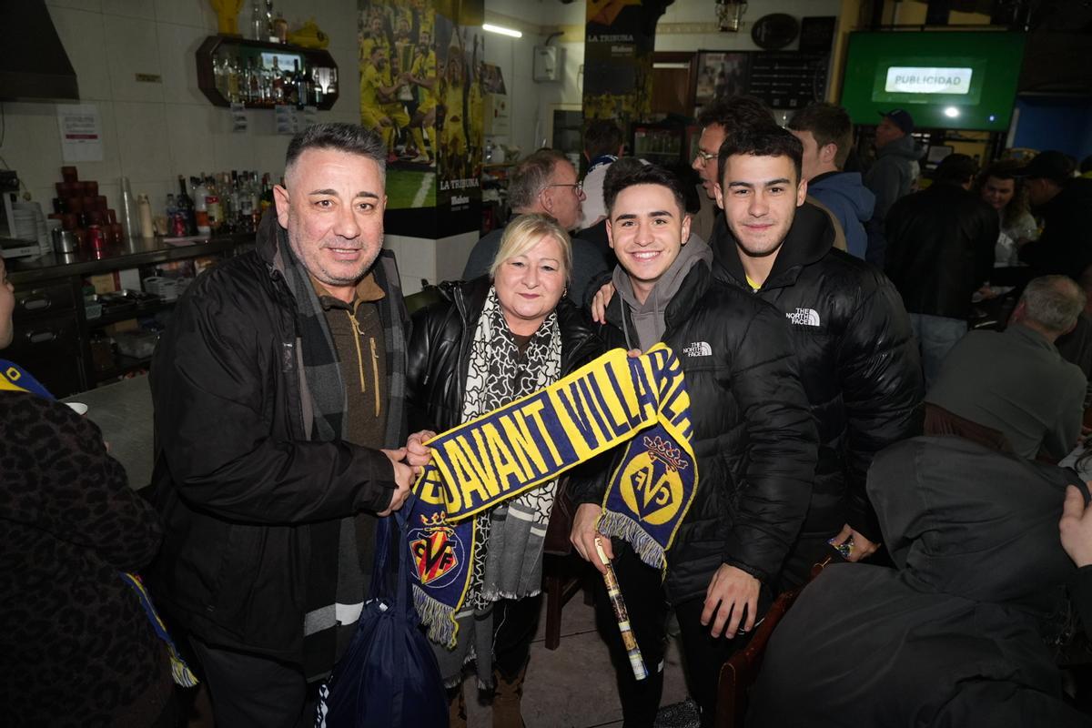 Galería: La lluvia no impide a la afición amarilla perderse el Villarreal-Ajax