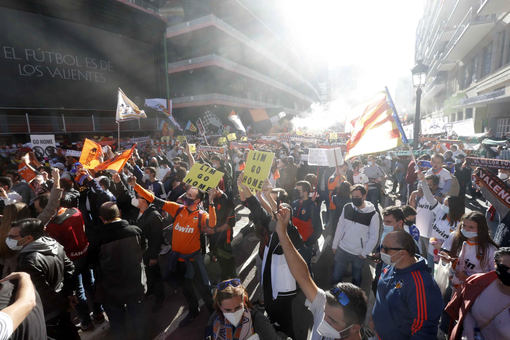 Manifestación contra Peter Lim