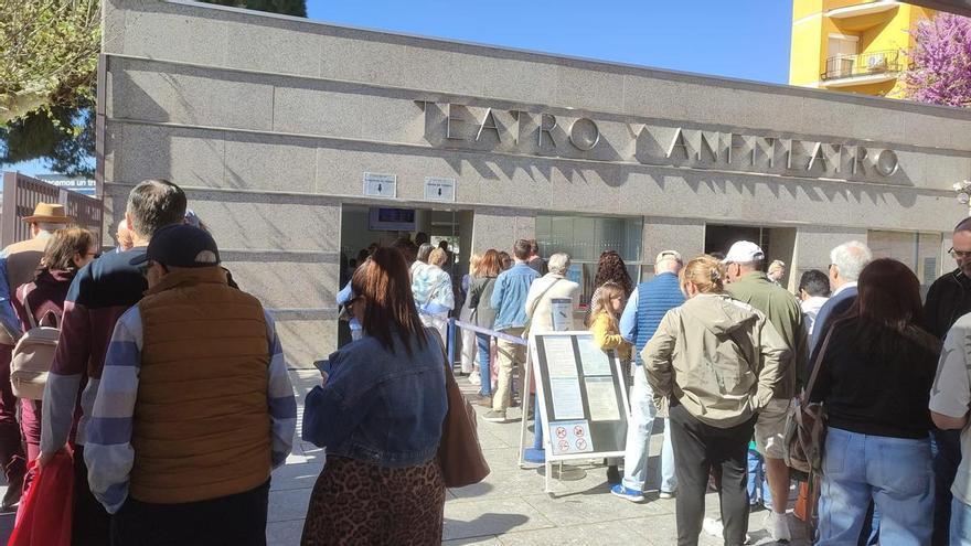 Antes de ver el Teatro Romano de Mérida, toca hacer cola: ya es parte del plan