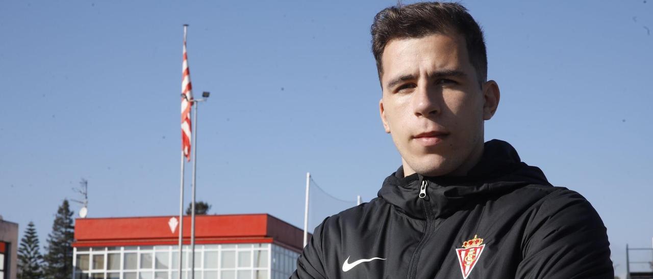 CHRISTIAN RIVERA, JUGADOR DEL SPORTING, EN LA ESCUELA DE FUTBOL DE MAREO