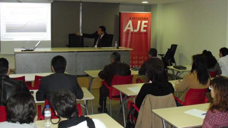 Celdrán, en un seminario impartido en la AJE de Cartagena.