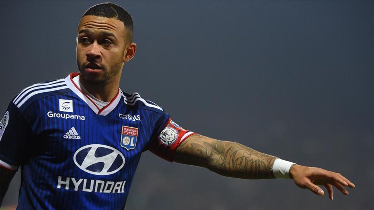 xortunolyon s dutch forward memphis depay reacts during t191209190828