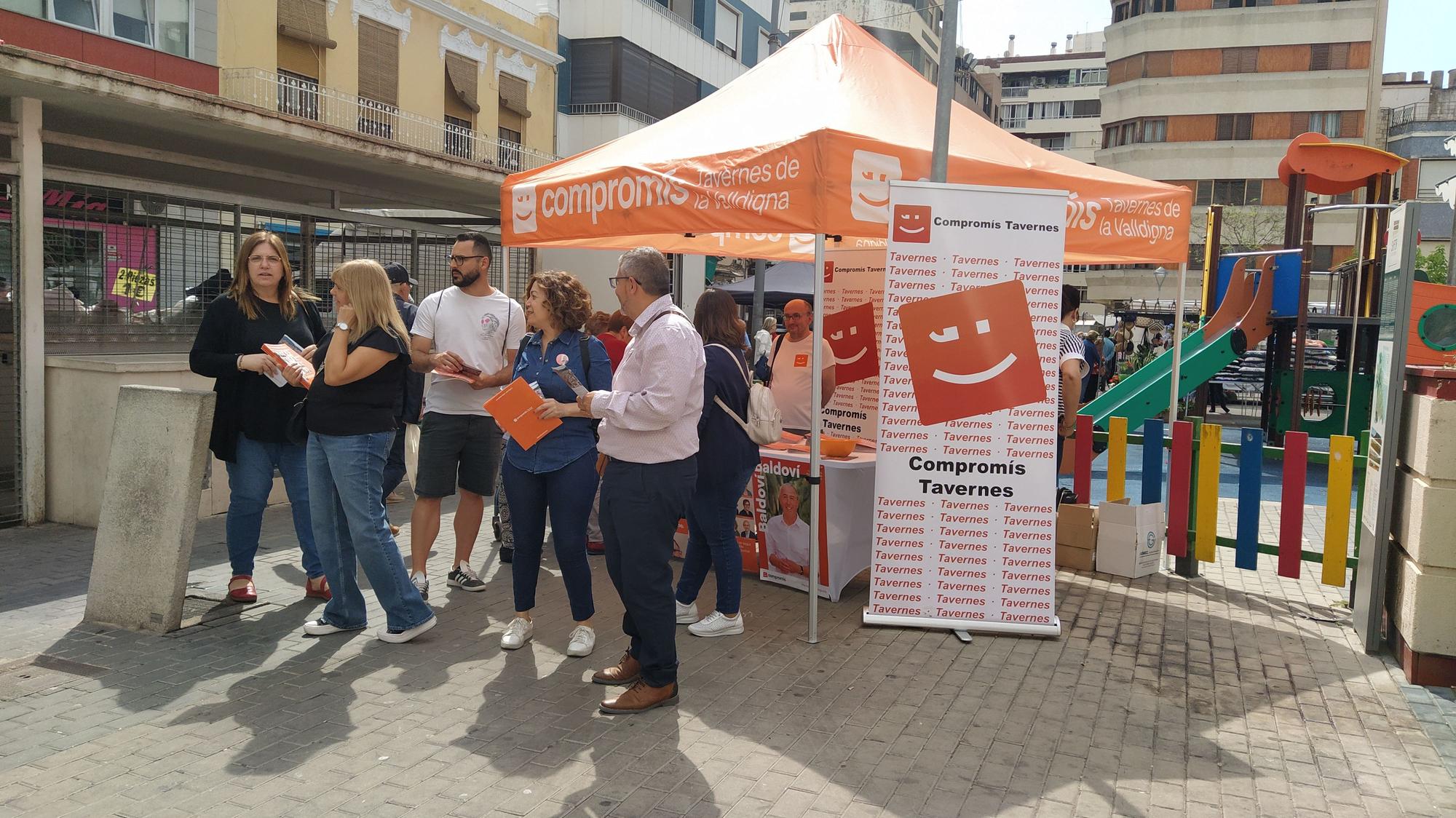 La campaña de los partidos de Tavernes en el mercadillo