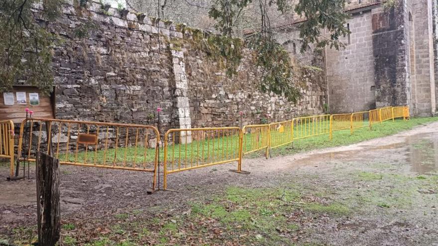 Silleda colocó vallas en el perímetro afectado.