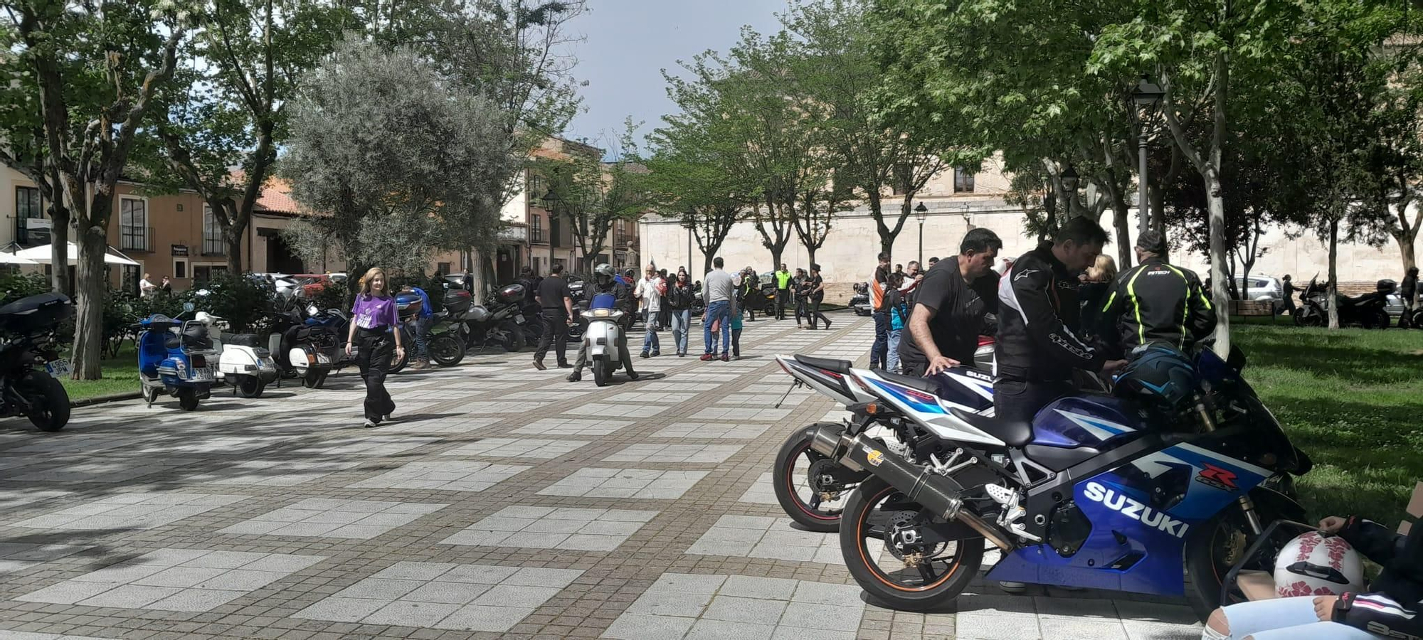 GALERÍA | La ruta de "Moteros de Nevera" de Fuentelapeña hace parada en Toro