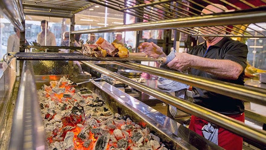 Gran parrilla de brasas para las más exquisitas carnes y mariscos en el nuevo Asador La Taberna