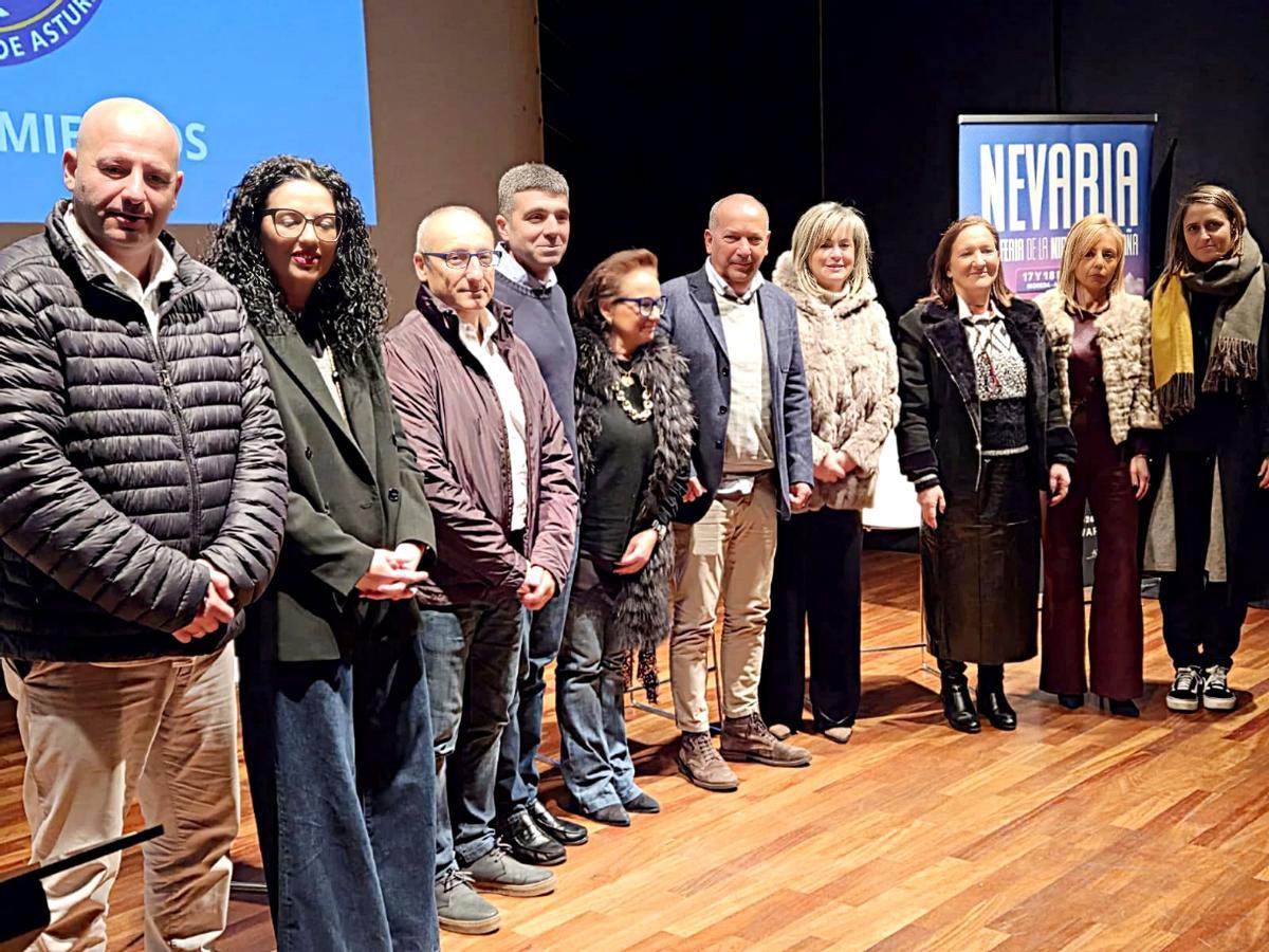 Premiados y autoridades en la entrega de los premios de la Federación de Deportes de Invierno del Principado.